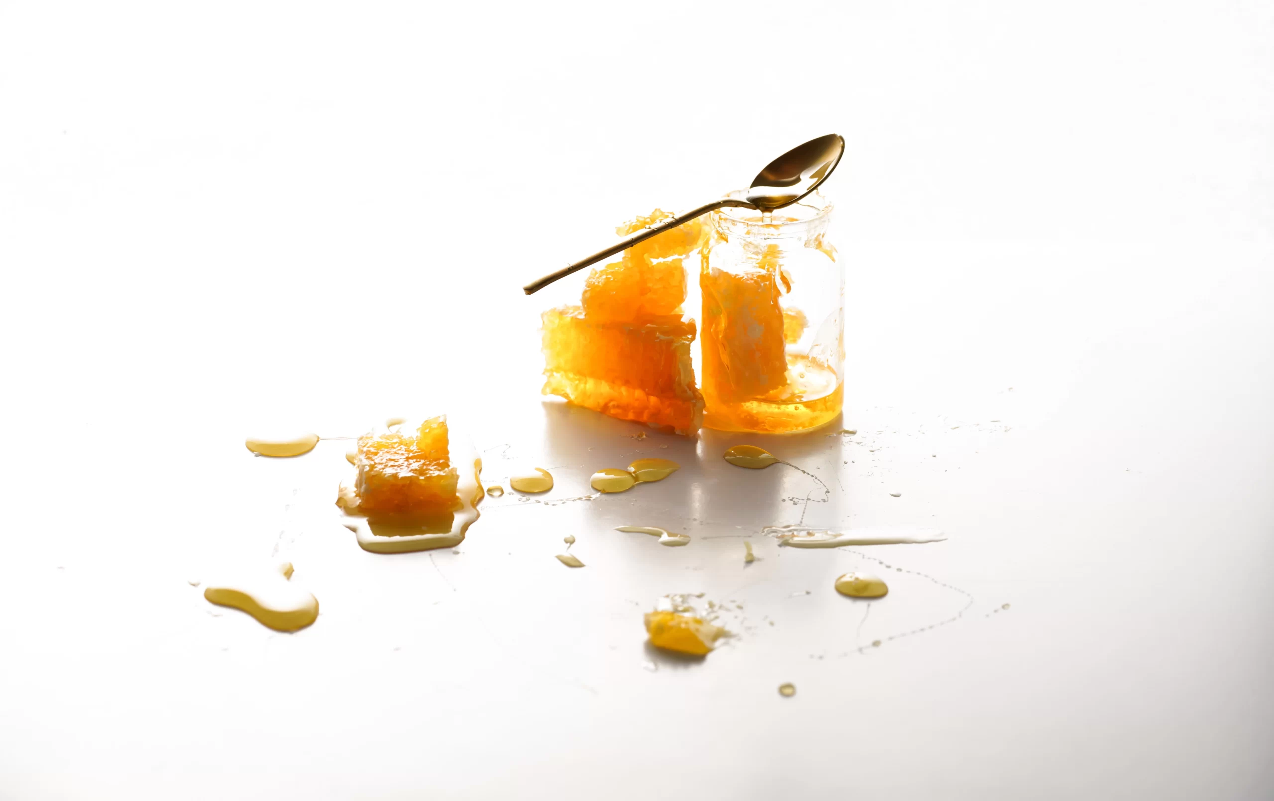 Manuka Honey for Acne: A Powerful and Tasty Combination