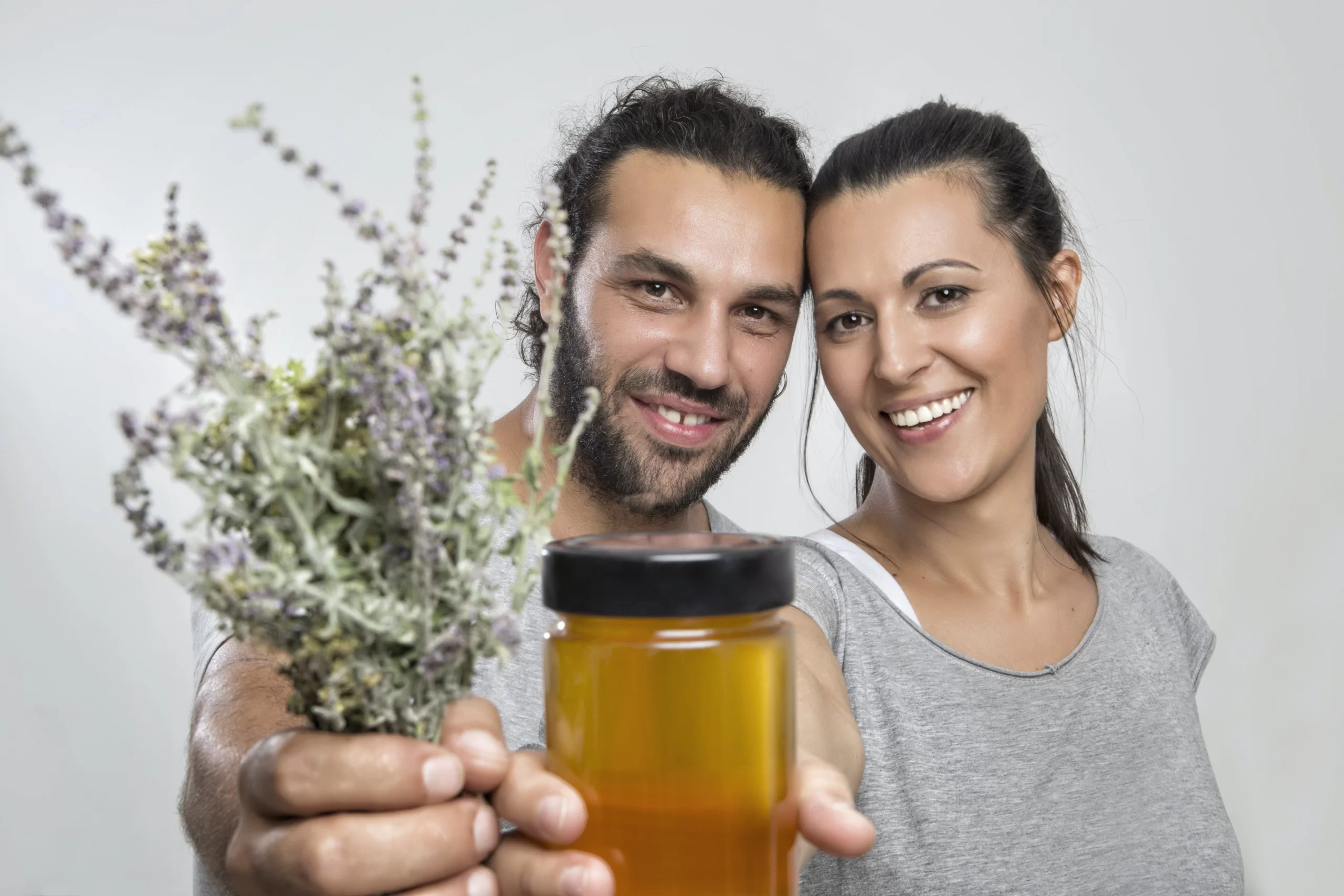 Manuka Honey for Sore Throat Relief: The Healing Power of Methylglyoxal (MGO)