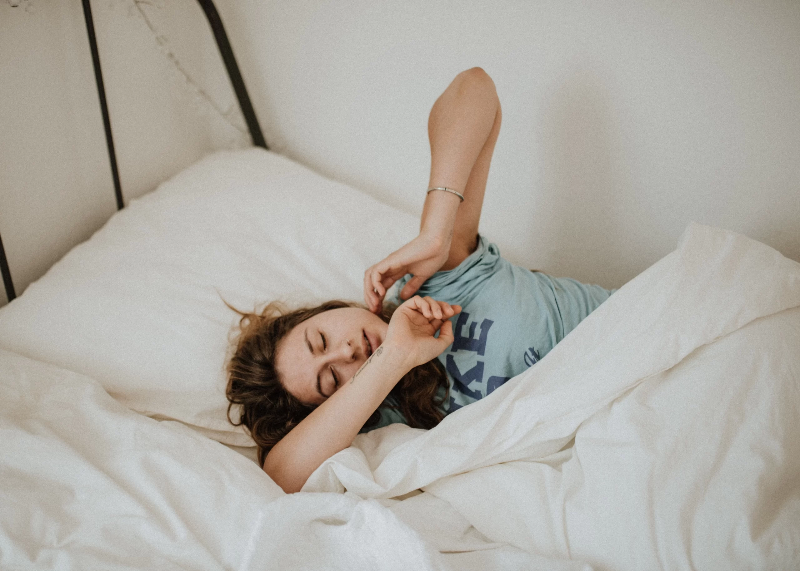 Manuka Honey for Sleep: Benefits, Methods, and More